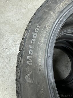 245/45 R18 - 3