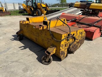 Zametacia kefa na traktor bager - 3