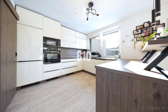 PRIESTRANNÝ 4 IZBOVÝ DVOJDOM V TICHOM PROSTREDÍ SLEPEJ ULICE - 3