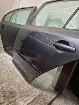 Predám zadné dvere na Škoda Octavia II 2 sedan - 9153 - - 3