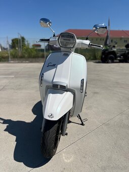 Lambretta V125 Special - 3