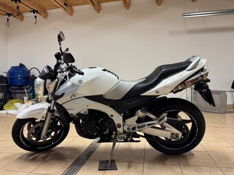 Suzuki GSR 600 - 3