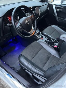 Toyota auris hybrid - 3