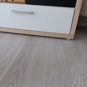 Skrinka pod tv - 3