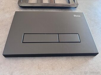 Splachovacie tlačidlo Rea - 3