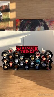 Stranger things stojan na postavičky kinder joy - 3
