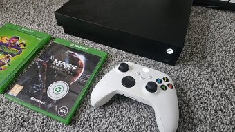 Xbox One X 1TB + joypad a hry - 3