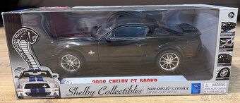 Ford Mustang - modely II. 1:18 - 3