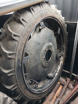 Traktor RS 09 - 3