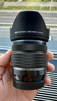 OM SYSTEM 12−45mm f/4 PRO - TOP stav - 3