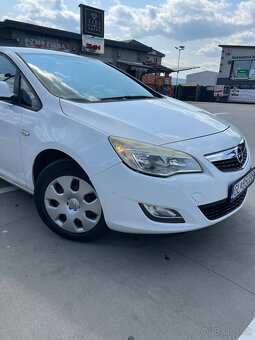 Opel astra 1,4 benzín rok 2010 - 3