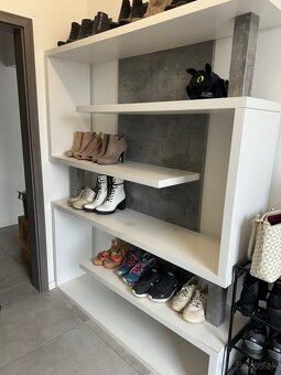 Predám moderný botník / policovú skrinku - 3