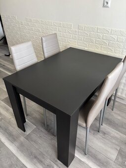 Stôl a stoličky - 3