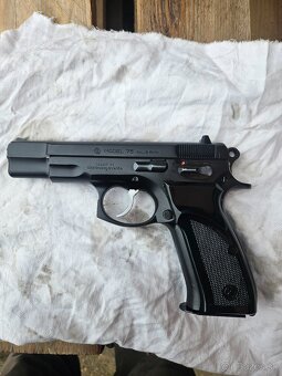 Pištoľ čz 75 - 3