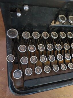 Písací stroj Royal - 3