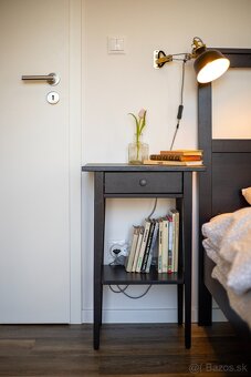 Posteľ a nočné stolíky HEMNES - 3
