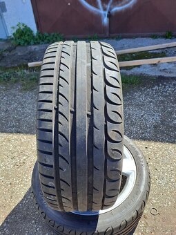 245/40 r18 - 3