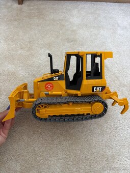 CAT buldozér - 3