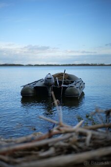 Predám čln FOX inflatable boat 320 + elektrická pumpa - 3