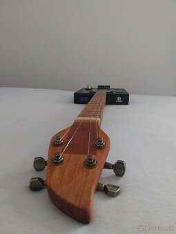 Cigar Box Guitar - ručne vyrobená 4 strunová gitara - 3