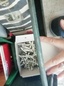 Spojovací materiál Hmozdiny a natlkacky - 3