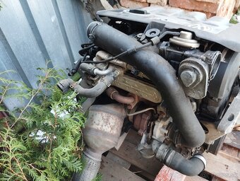 Predám motor na VW Golf V variant 1,9 TDi 77 kw typ BXE - 3