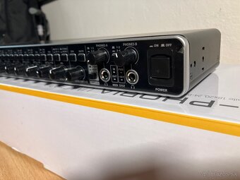 Behringer UMC 1820 - 3