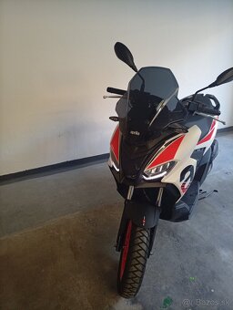Aprilia SR gt 125 - 3