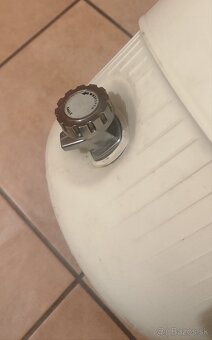 Plastová nádoba na pitnú vodu - 3