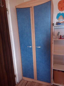 Predám 2 ks kvalitné skriňe farba modra-jelša - 3