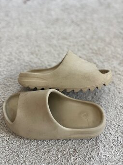 Yeezy slides - 3