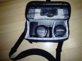 Fotoaparát s príslušenstvom značky Pentax - 3