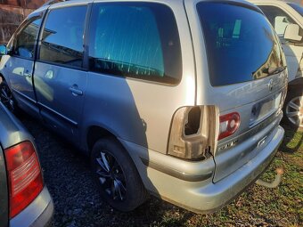 Rozpredam Volkswagen Sharan 1,9 tdi 85kw AUY,strieborna - 3