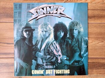 Lp SINNER - Comin Out Fighting / EX - 3
