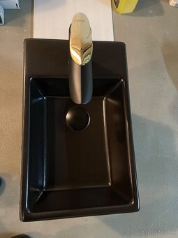 Skrinka s umývadlom - 3