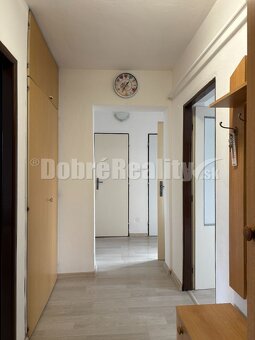 NA PREDAJ 3 IZBOVÝ BYT S VLASTNOU PREDZÁHRADKOU - 3