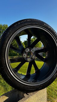 Predám hliníkový disk Vega 19” – Škoda Superb III - 3