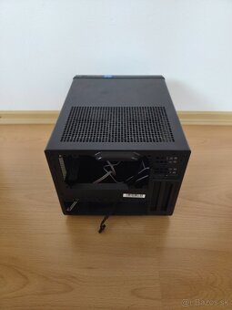 Predám PC skrinku SilverStone SG13 (čierna) - 3