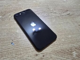 Iphone se 2020 128gb s novou bateriou v super stave plnefunk - 3