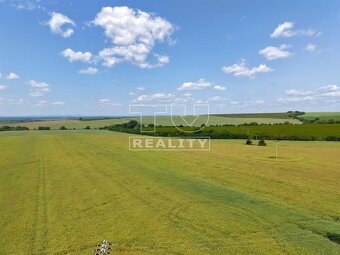 Veľký rovinatý pozemok v Uníne – 4877 m2 priestoru pre... - 3