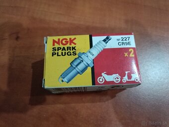 Predám zapalovacie Sviečky NGK CR9E - 3