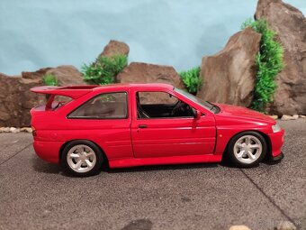 Prodám model 1:18 Ford escort RS cosworth - 3