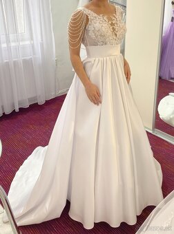 Saténové svadobné šaty zo salónu - 3