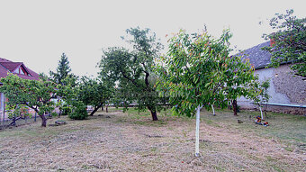 Rovinatý a slnečný pozemok v pokojnej obci Kašov - 3