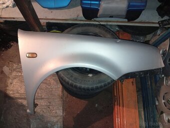 Predný pravý blatník vw golf 4 - 3