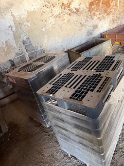 Palety plastové - 3