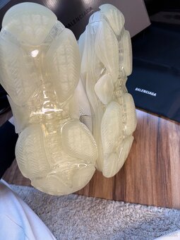 Balenciaga - 3