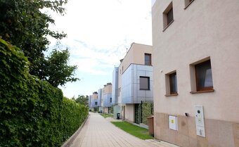 Luxusný 5i. RD, Pezinská ul., 2x PARKING, KLÍMA, TERASA - 3