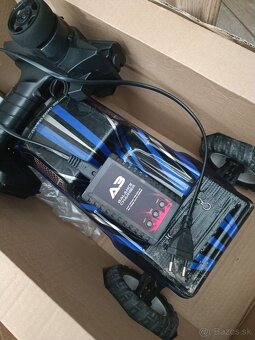 Zenit 10 auto na diaľkové ovládanie - 3