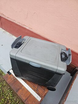 AUTOCHLADNIČKA NA 12V / 230V - 3